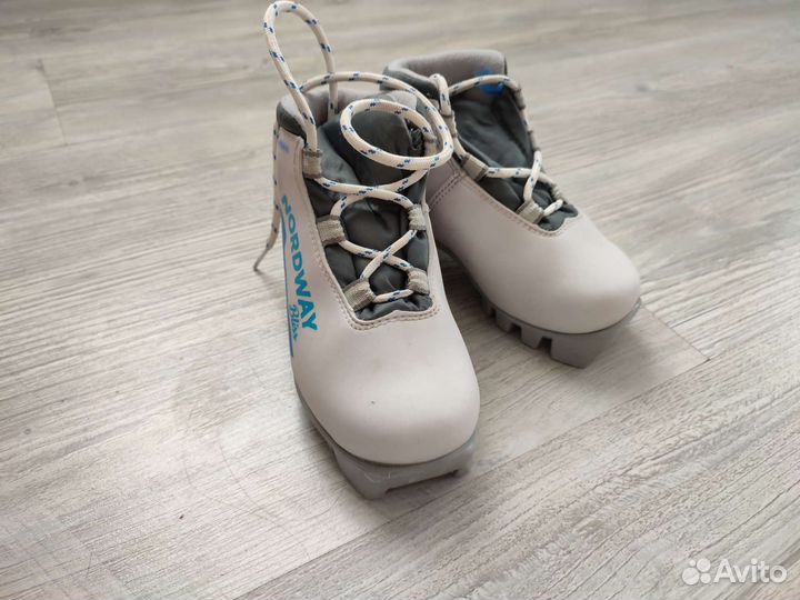 Лыжные ботинки