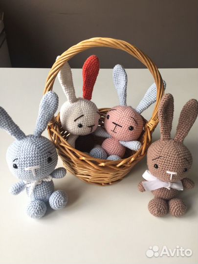 Вязаные игрушки зайчики малышки