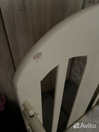 Детская кроватка с маятником