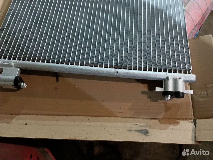 Радиатор кондиционера Рено Дастер