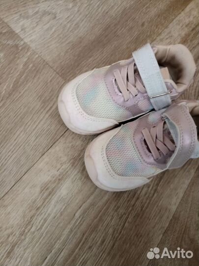 Кроссовки для девочки новые