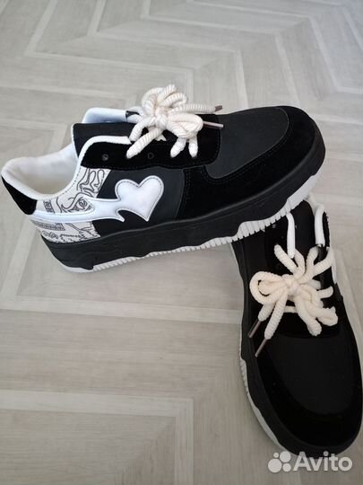 Кроссовки женские 38-39 размер