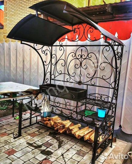 Мангал с крышей
