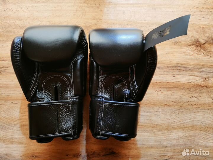 Боксерские перчатки Fairtex 10 унций