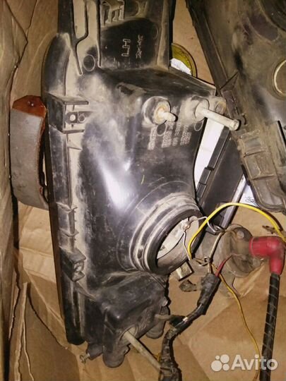 Продам фары передние на Nissan Sunny