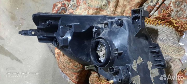 Передняя правая фара suzuki swift 2008 год