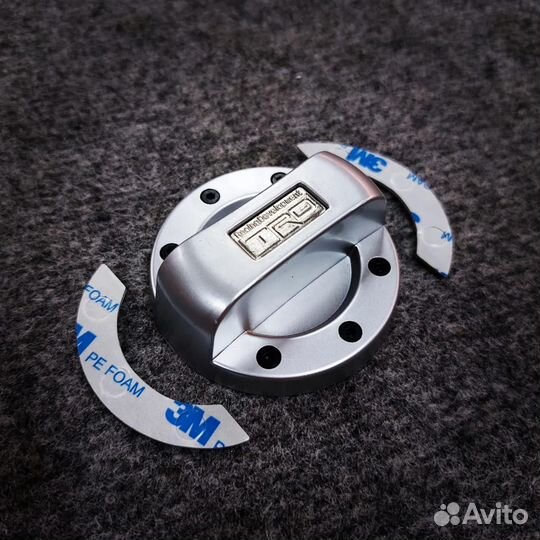 Накладка TRD на крышку горловины топливного бака