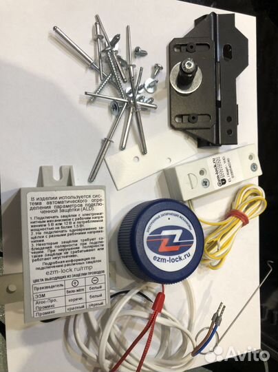 Замок для холодильной витрины