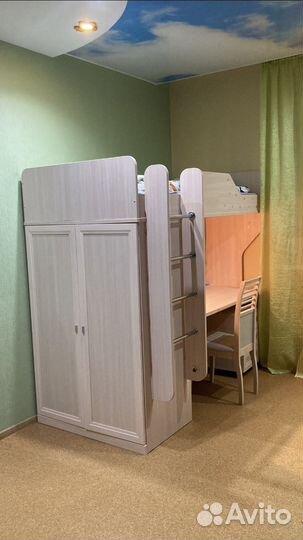 Кровать чердак со столом и шкафом