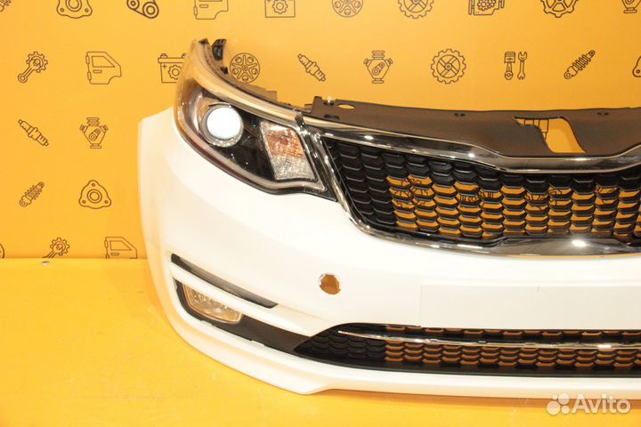 Передний бампер белый Kia Rio 3 2015 - 2017 год
