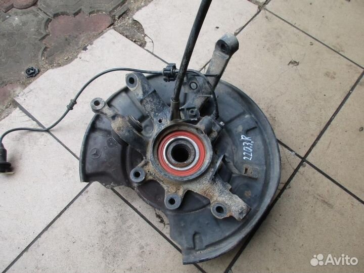 Кулак подвески задний правый w220 S-class 113