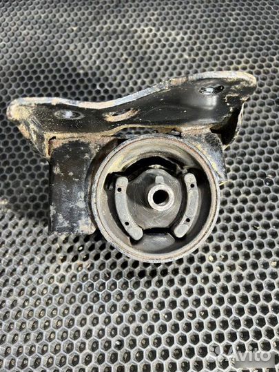 Подушка кпп Nissan Wingroad Y11 2001-2005