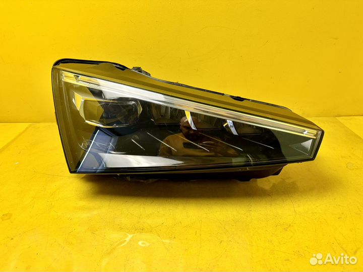 Фара правая Skoda Rapid