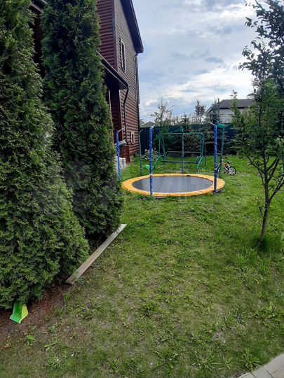 Дом 395 м² на участке 12 сот.