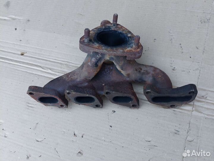 Коллектор выпускной Opel Corsa B Z12XE 90530277