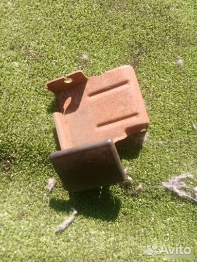 Рычажок капота Nissan Primera P12 2003