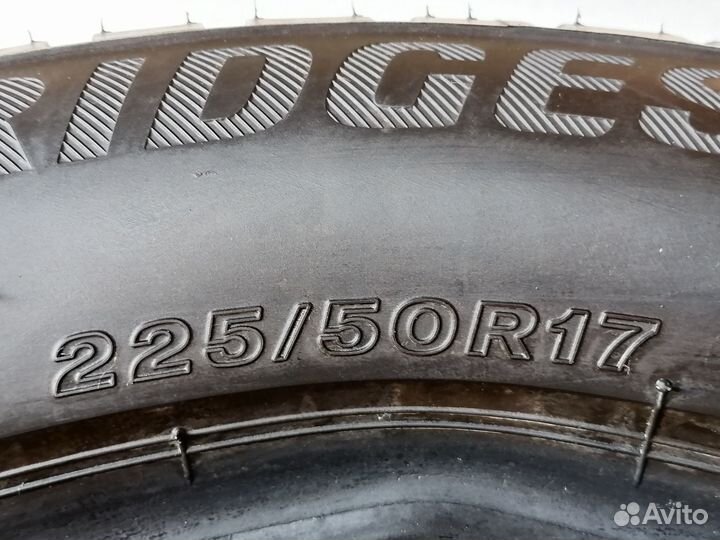 Bridgestone Blizzak LM-001 225/50 R17