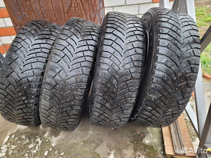 Arivo Carlorful A/S 215/65 R16 102T