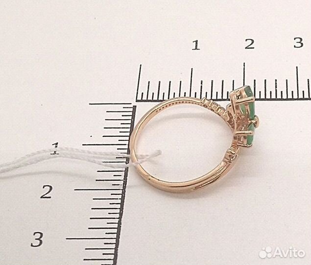 Кольцо с природным камнем Золото