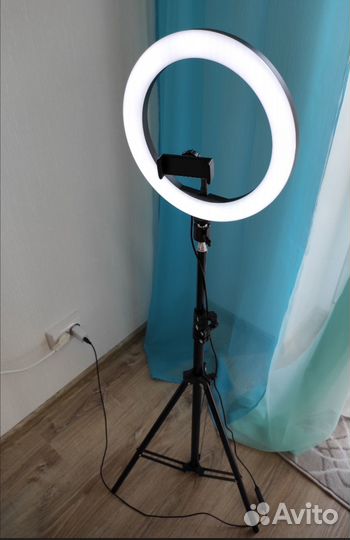 Кольцевая лампа со штативом 26 см новая