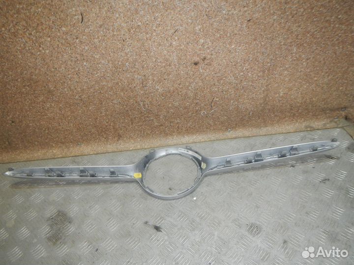 Б/У Б/У Накладка на решетку радиатора