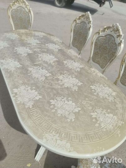 Столы и стулья