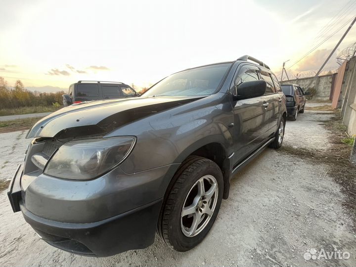 Mitsubishi Outlander 2.4 AT, 2003, битый, 200 000 км