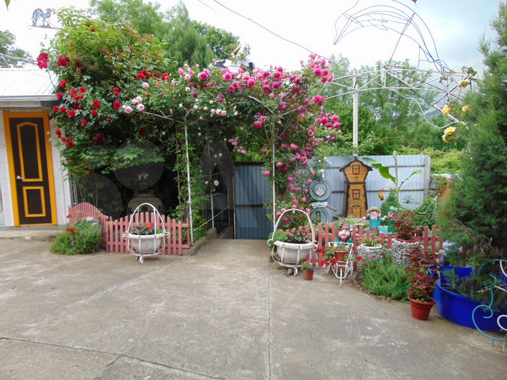 Комната 18 м² в 6-к., 1/1 эт.