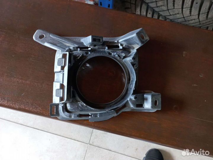 Накладки на противотуманки Toyota Land Cruiser 200