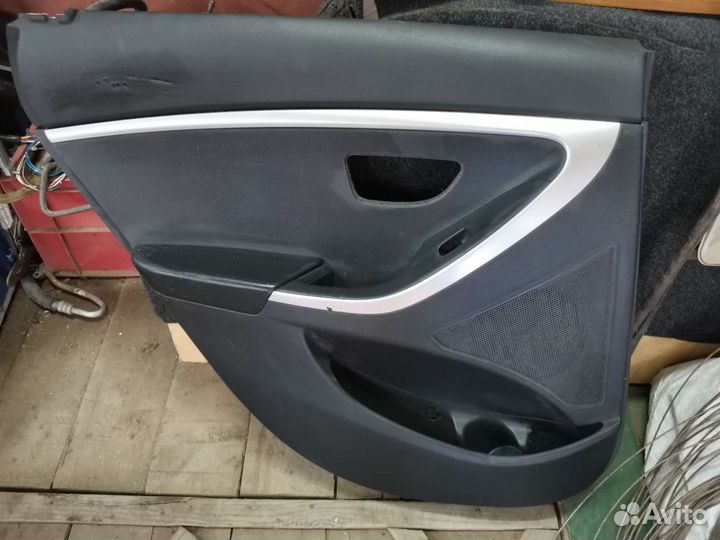Обшивка двери задней левой Hyundai i30