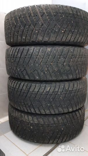 Goodyear UltraGrip Ice Arctic SUV 235/60 R17