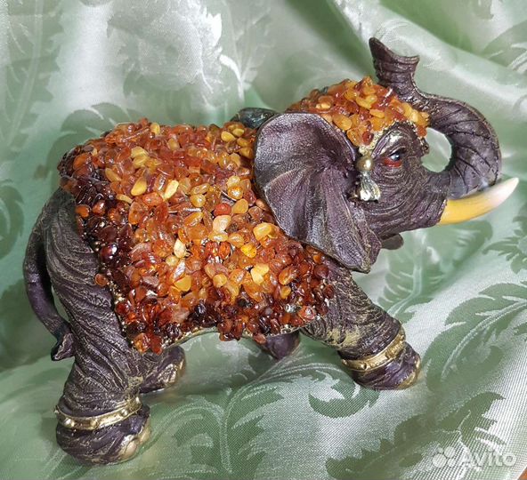 Статуэтка сувенирная слон с настоящим янтарем