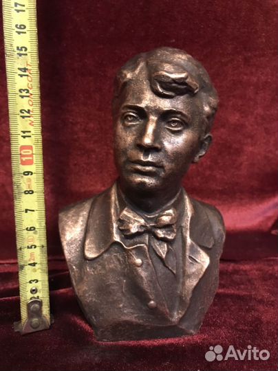 Бюст Сергей Есенин