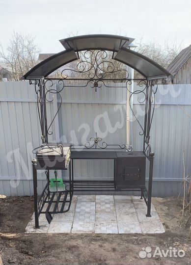 Мангал с крышей