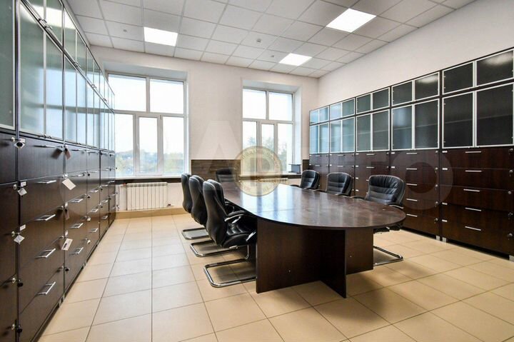 Здание, 1800 м²