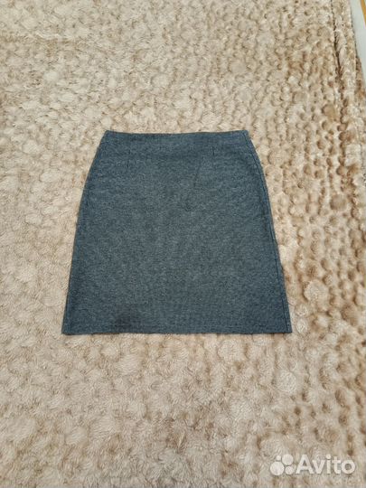 Отдам бесплатно женские вещи 46