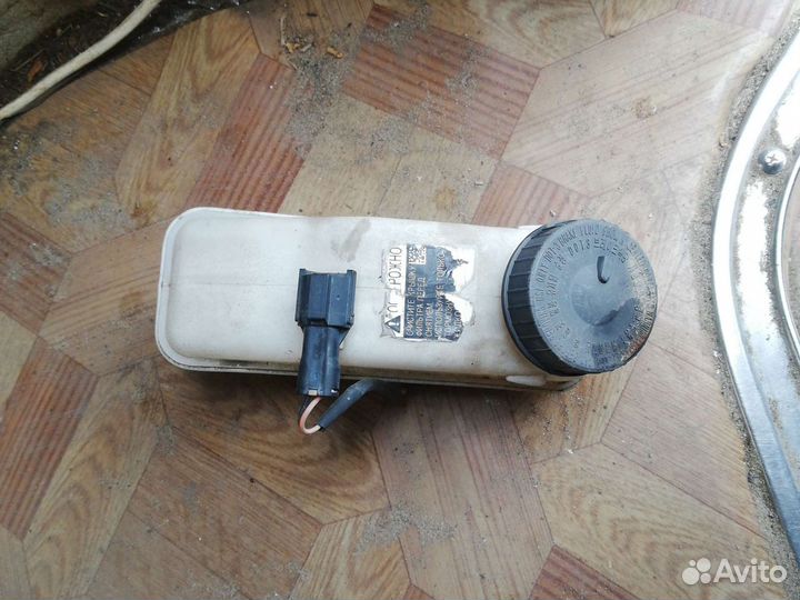 Бачок тормозной жидкости Шевроле Авео Т255