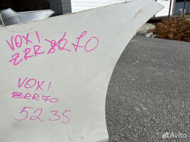 Бампер задний Toyota Voxi