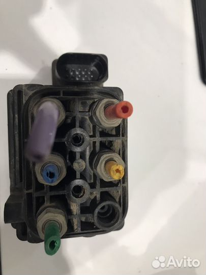 Блок клапанов пневмоподвески audi q7, touareg