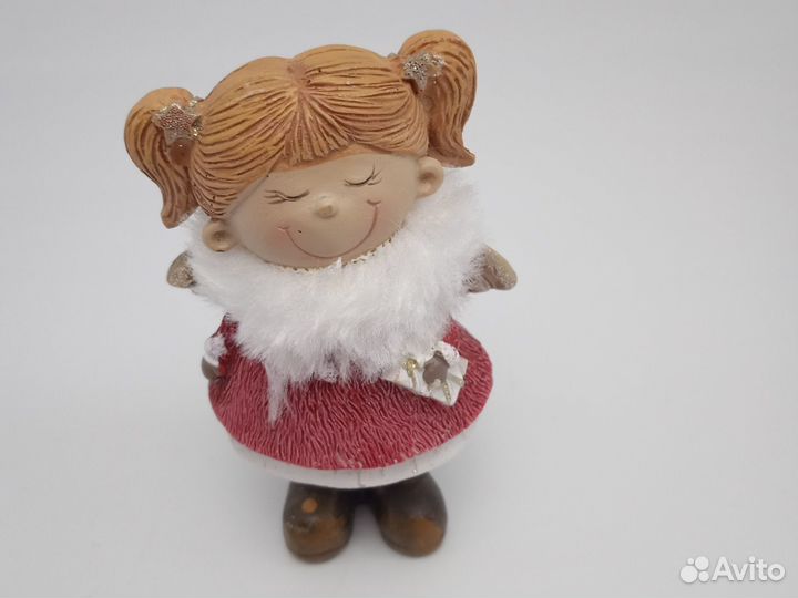 Девочка новогодняя 8см полистоун