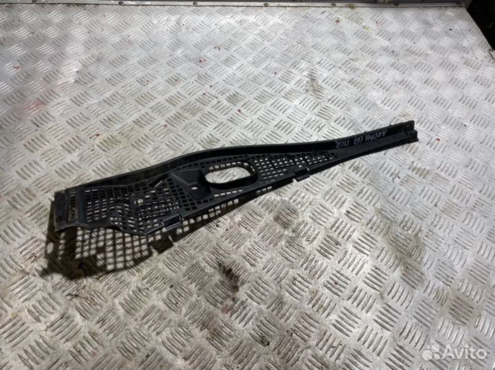 Решетка под лобовое стекло, жабо передняя правая