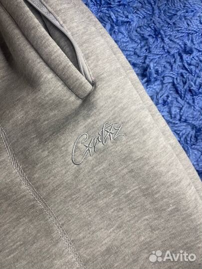 Широкие штаны Corteiz