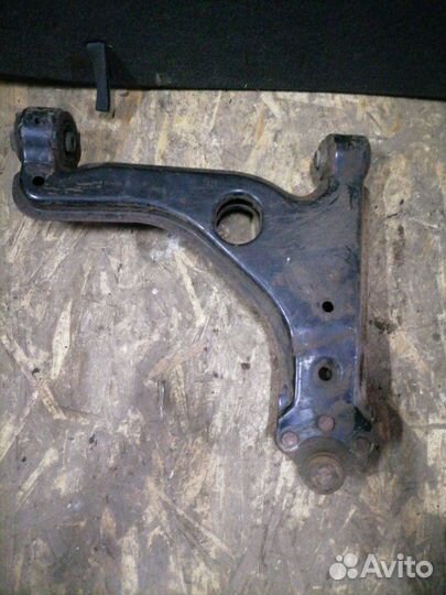 Рычаг подвески передний левый Opel Astra H Z16XER