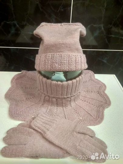 Вязаный набор новый и манишка