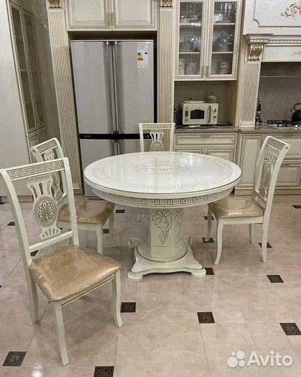 Стол и Стулья