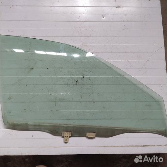 Стекло двери переднее правое Nissan Cefiro 32