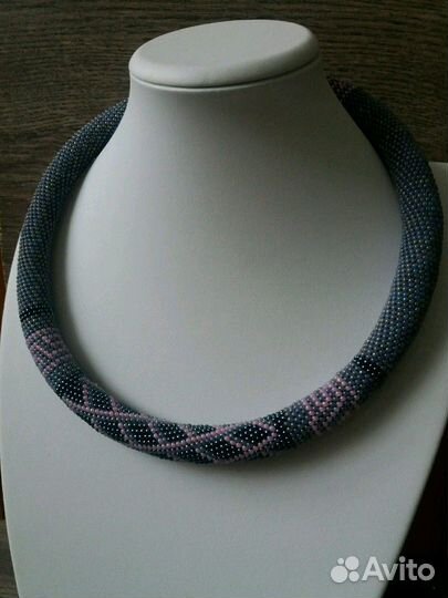 Колье из бисера Римские каникулы