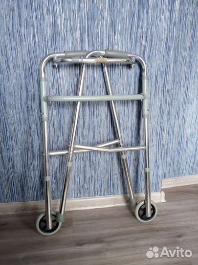 Ходунки для взрослых на колесах