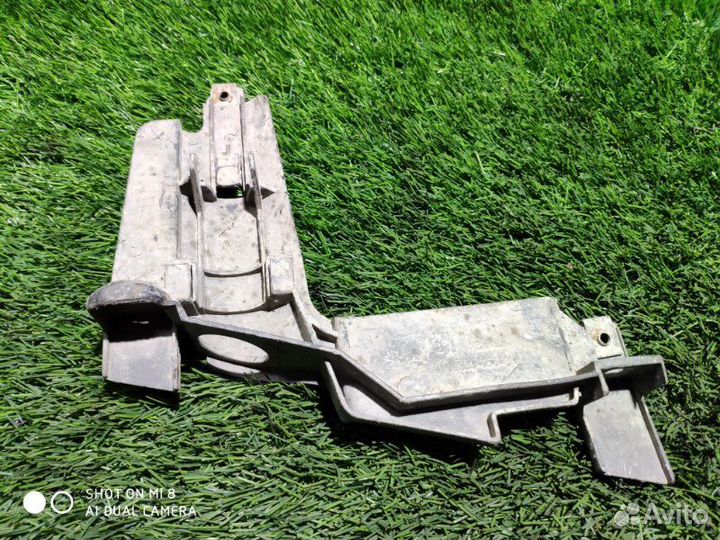 Кронштейн крепления фары левый Bmw E46