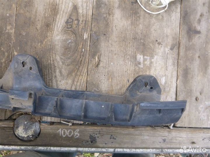 Крепление бампера переднее левое Lexus Gs430